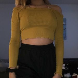 Size Small, small threads that can be cut off